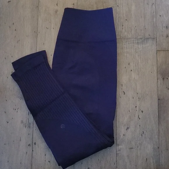 Lululemon Zone In Crop - Picture 5 of 6